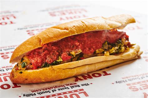  Cheesesteak: Un trionfo di sapori filanti e una croccantezza irresistibile da Xenia!