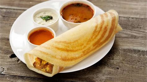  Masala Dosa: Un Frittella Croccante e Cremosa, Una Sinfonia di Sapori Indiani!