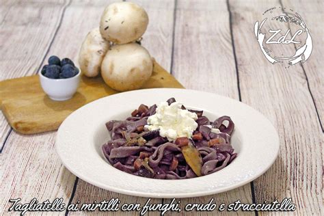   Stracciatella con Funghi: Un Delizioso connubio di Cremosità e Aromi Terrosi!