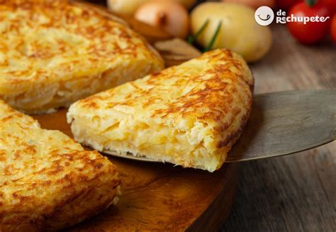  Tortilla de Patatas: Un trionfo di sapori rustici e freschezza mediterranea!